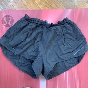 Lululemon Women’s Tracker Short 4” Size 4 Grey
